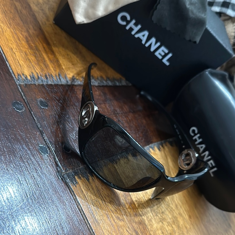 Chanel Black Sunglasses - Picture 6 of 7